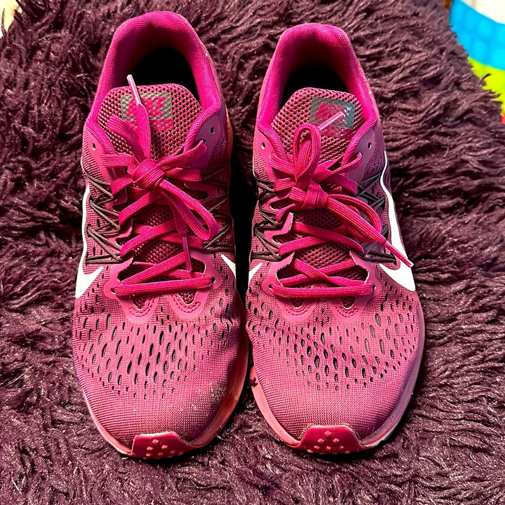 Great condition! Women’s SZ 9 Nike Running Shoes!